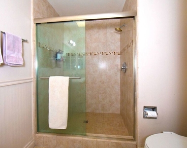 6001 Canterbury Drive - Photo Thumbnail 21