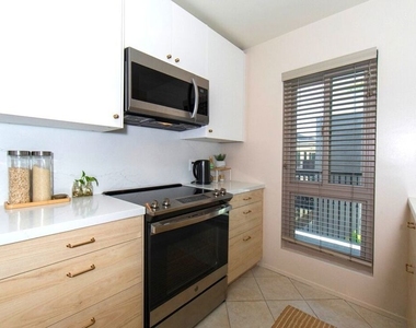 6001 Canterbury Drive - Photo Thumbnail 11