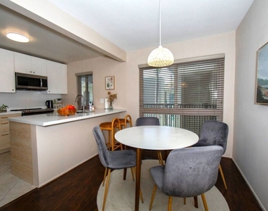 6001 Canterbury Drive - Photo Thumbnail 8