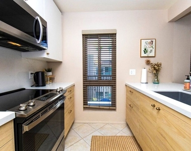 6001 Canterbury Drive - Photo Thumbnail 12