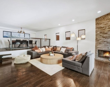 3601 Dixie Canyon Place - Photo Thumbnail 9