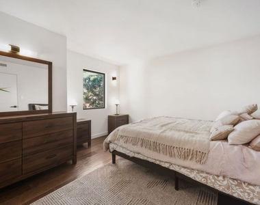 3601 Dixie Canyon Place - Photo Thumbnail 19