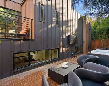 3601 Dixie Canyon Place - Photo Thumbnail 31