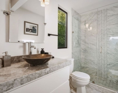 3601 Dixie Canyon Place - Photo Thumbnail 17