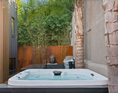 3601 Dixie Canyon Place - Photo Thumbnail 32