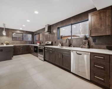 3601 Dixie Canyon Place - Photo Thumbnail 6