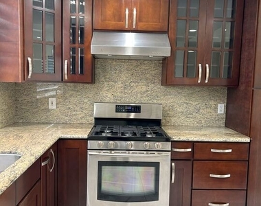 7916 Blackburn Avenue - Photo Thumbnail 10