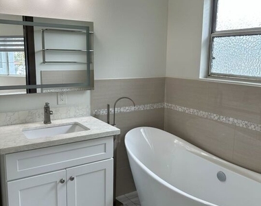7916 Blackburn Avenue - Photo Thumbnail 12