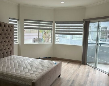 7916 Blackburn Avenue - Photo Thumbnail 11