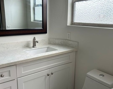 7916 Blackburn Avenue - Photo Thumbnail 16