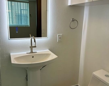 7916 Blackburn Avenue - Photo Thumbnail 18