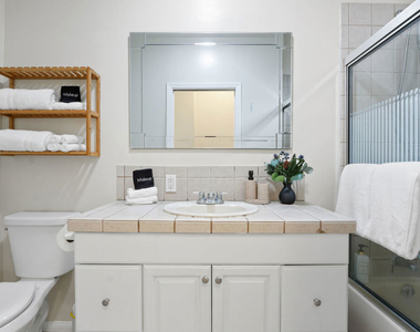 442 N Orange Grove Avenue - Photo Thumbnail 18