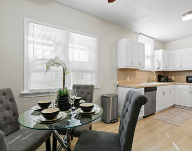 442 N Orange Grove Avenue - Photo Thumbnail 15
