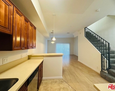 14735 Friar Street - Photo Thumbnail 15