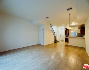 14735 Friar Street - Photo Thumbnail 16