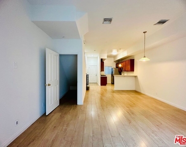 14735 Friar Street - Photo Thumbnail 16