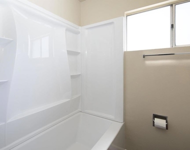 975 E Washington Ave - Photo Thumbnail 18