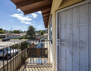 975 E Washington Ave - Photo Thumbnail 1