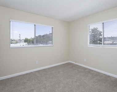 975 E Washington Ave - Photo Thumbnail 19