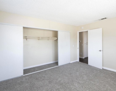975 E Washington Ave - Photo Thumbnail 16