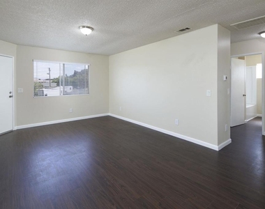 975 E Washington Ave - Photo Thumbnail 8