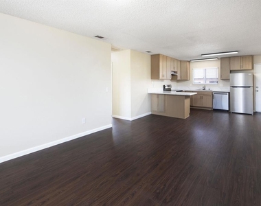 975 E Washington Ave - Photo Thumbnail 6