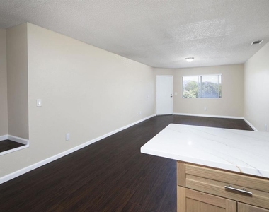 975 E Washington Ave - Photo Thumbnail 14