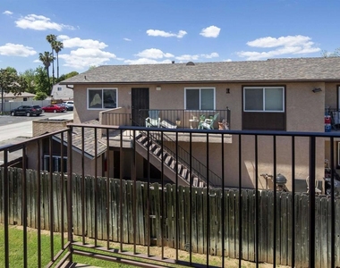 975 E Washington Ave - Photo Thumbnail 13