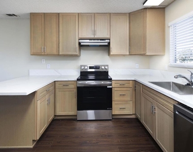 975 E Washington Ave - Photo Thumbnail 10