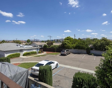 975 E Washington Ave - Photo Thumbnail 2