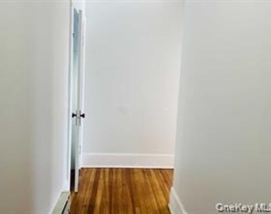 37 Roosevelt Avenue - Photo Thumbnail 10