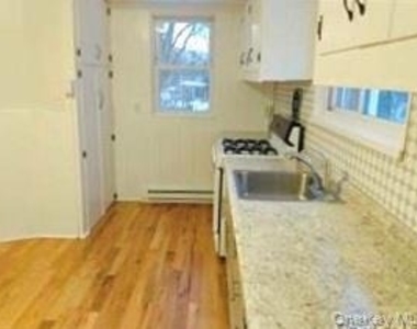 37 Roosevelt Avenue - Photo Thumbnail 2