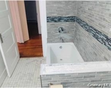 37 Roosevelt Avenue - Photo Thumbnail 9