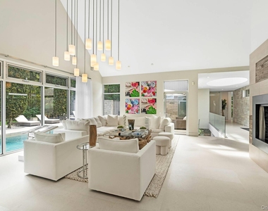 7 Rolling Wood Lane - Photo Thumbnail 4
