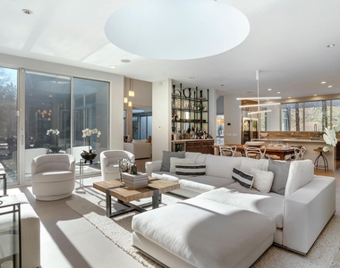 7 Rolling Wood Lane - Photo Thumbnail 8