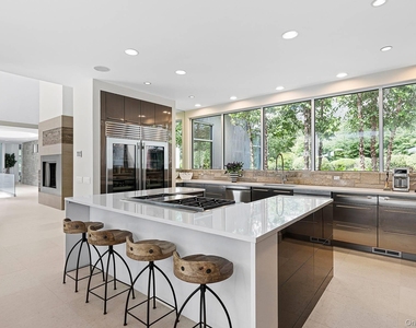 7 Rolling Wood Lane - Photo Thumbnail 6