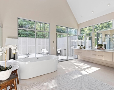 7 Rolling Wood Lane - Photo Thumbnail 15