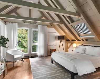 7 Rolling Wood Lane - Photo Thumbnail 19