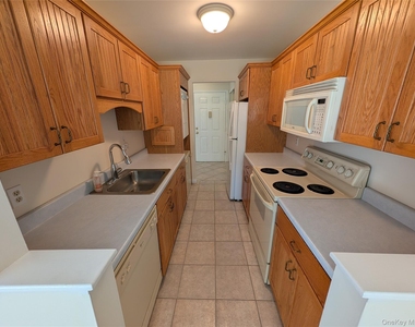 9 Loudon Drive - Photo Thumbnail 7
