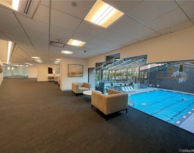 4 Martine Avenue - Photo Thumbnail 4