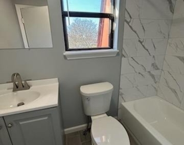 212 N Oaks Boulevard N - Photo Thumbnail 2