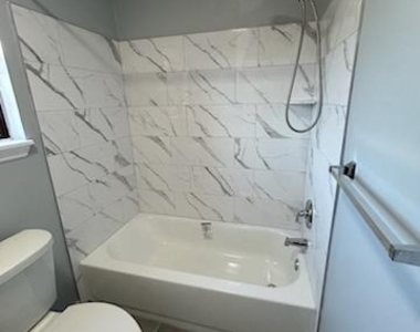 212 N Oaks Boulevard N - Photo Thumbnail 1