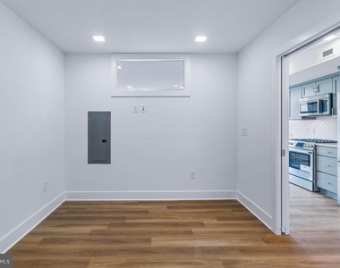701 N Henry Street - Photo Thumbnail 19