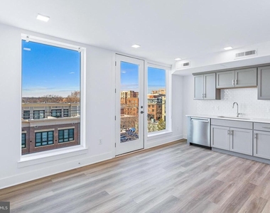 701 N Henry Street - Photo Thumbnail 12