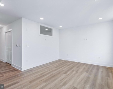 701 N Henry Street - Photo Thumbnail 16