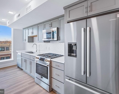 701 N Henry Street - Photo Thumbnail 14