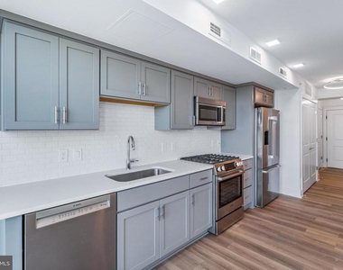 701 N Henry Street - Photo Thumbnail 13