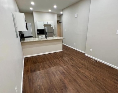 3904 Aspen Street - Photo Thumbnail 2