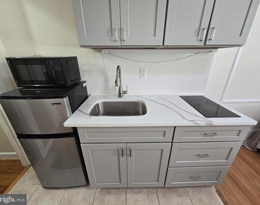 1324 Locust Street - Photo Thumbnail 5