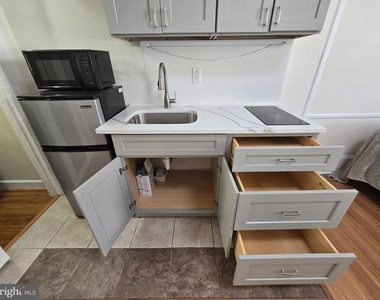 1324 Locust Street - Photo Thumbnail 6